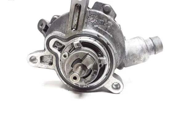 Volvo V70 Vacuum pump 30731825