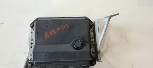Toyota Avensis T270 Engine control unit/module 8966105022