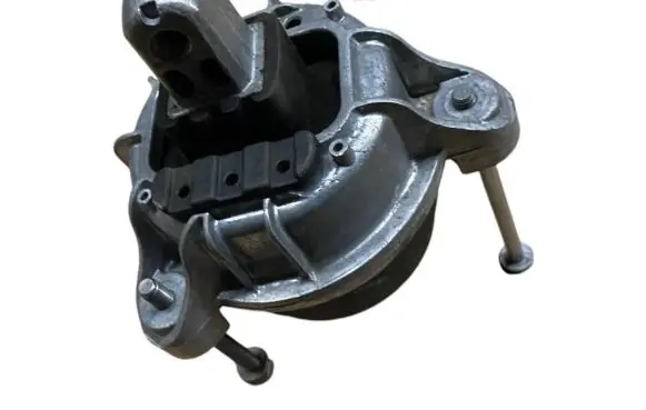 BMW 5 GT F07 Engine mount bracket 6785601 22116785601