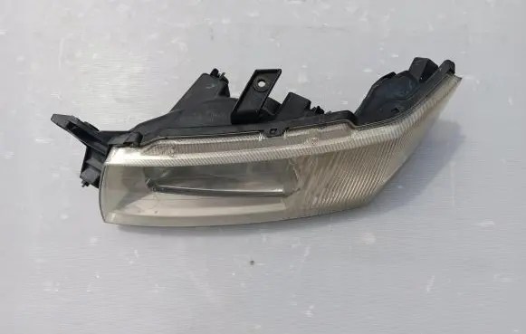 Mitsubishi Space Wagon Headlight/headlamp 10087265