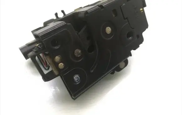 Volkswagen New Beetle Front door lock 3B2837016A