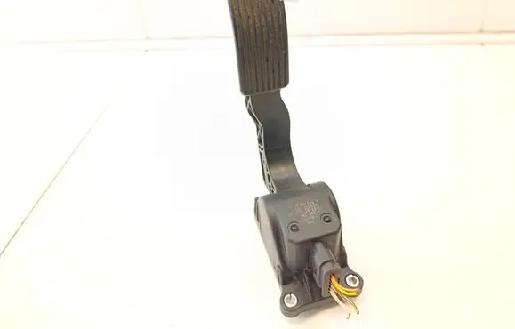 Mercedes-Benz Sprinter W906 Accelerator throttle pedal A9063000304