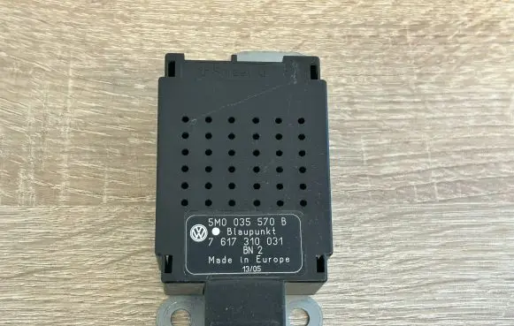 Volkswagen Golf Plus Aerial antenna amplifier 5M0035570B 7617310031