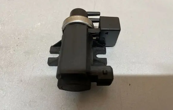 BMW X5 E53 Turbo solenoid valve 72279600