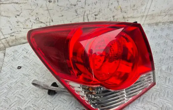 Chevrolet Cruze Tailgate rear/tail lights 12414 R1DS1 R1DS102