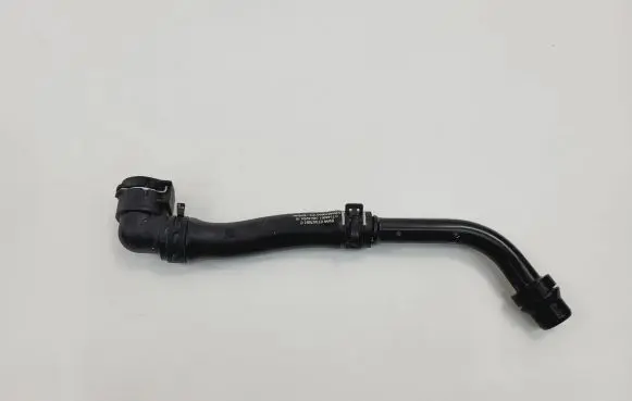 Mercedes-Benz A W176 Engine coolant pipe/hose A1332000052