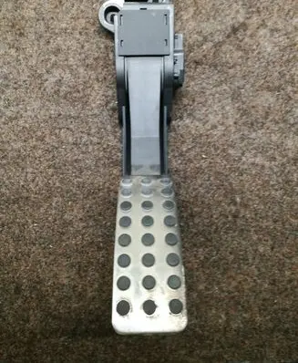 Mercedes-Benz ML W164 Accelerator throttle pedal A1643000104