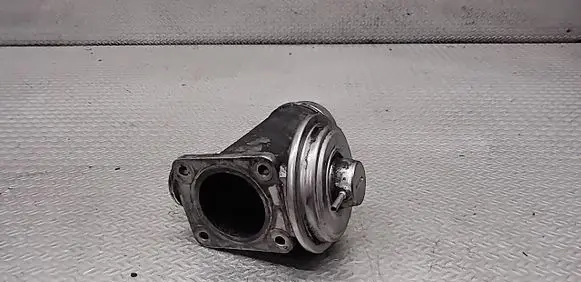 BMW 1 E81 E87 EGR valve 70051200