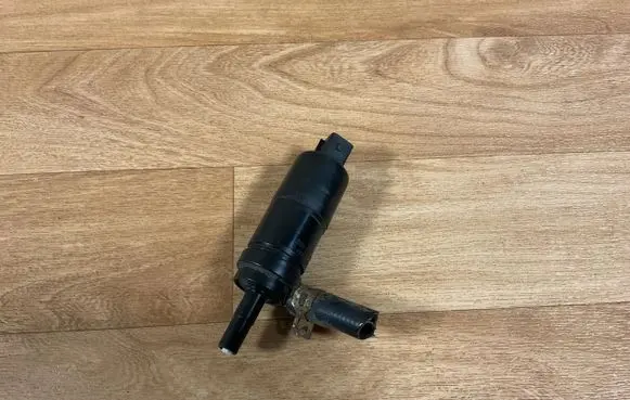 Ford Mondeo Mk III Headlight washer pump 0392040010