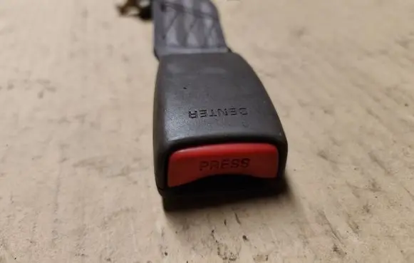 Jeep Cherokee XJ Middle seatbelt buckle (rear) 