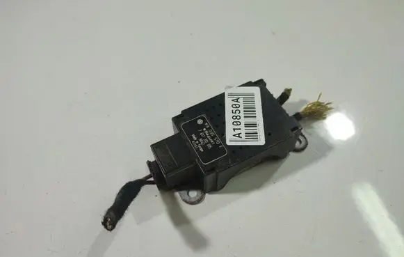 Volkswagen Golf V Antenna control unit 7N0035570F