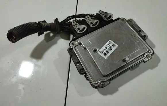 Volvo V50 Engine control unit/module 8692329