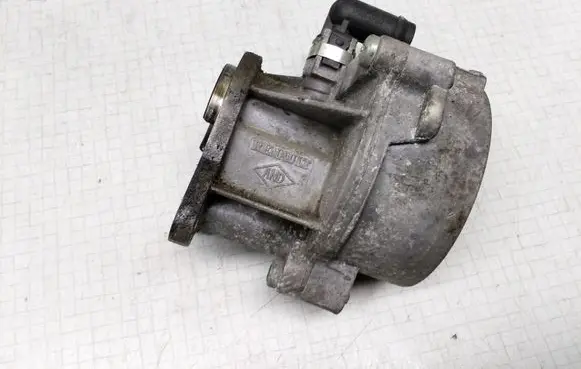 Nissan Primera Vacuum pump 163354368