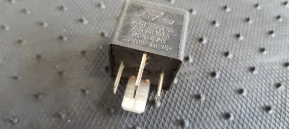 Volkswagen Golf III Other relay 95VW10K705CA 7M0951253A