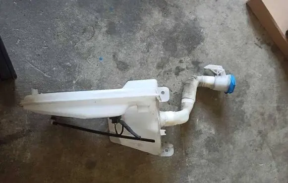 Audi A3 S3 8V Lamp washer fluid tank V114040820508 5Q0955448AC 08042014