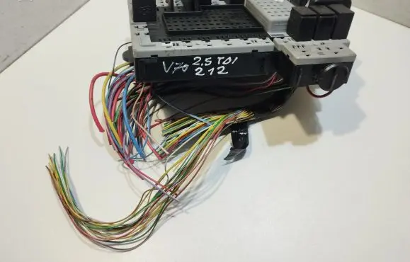 Volvo V70 Relay mounting block 9162316 9162438