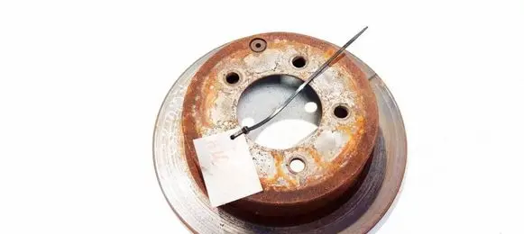 Mitsubishi Lancer X Rear brake disc neventiliuojamas