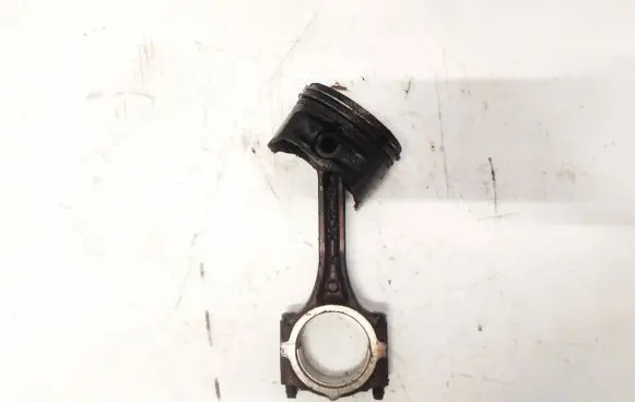 Hyundai Accent Piston with connecting rod