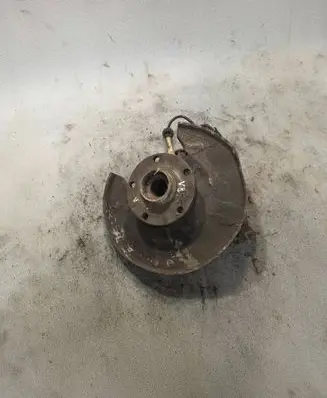Audi V8 Rear wheel hub spindle/knuckle 
