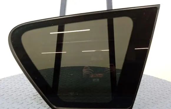 Toyota Avensis Verso Rear side window