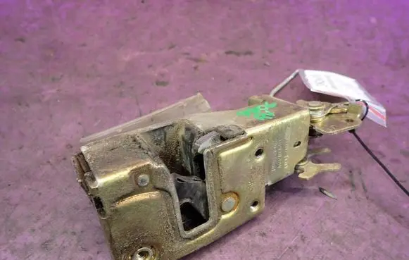 Volkswagen Transporter - Caravelle T4 Front door lock 
