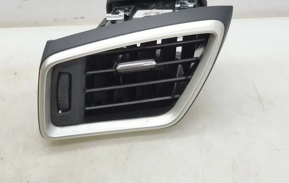 Nissan Qashqai Dashboard side air vent grill/cover trim 687614EH0A