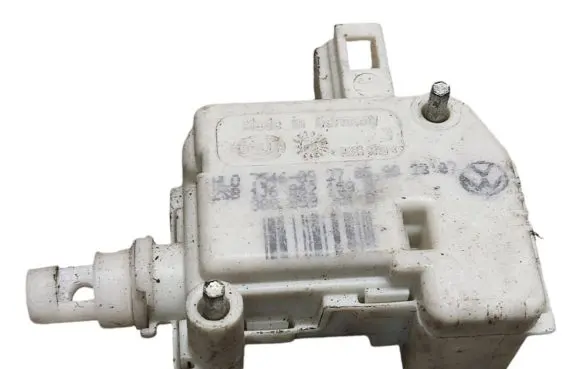 Volkswagen Golf IV Central locking motor 1J6862159A 3B0959781B