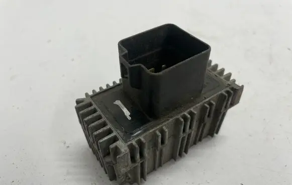 Opel Vectra C Glow plug pre-heat relay 09132691