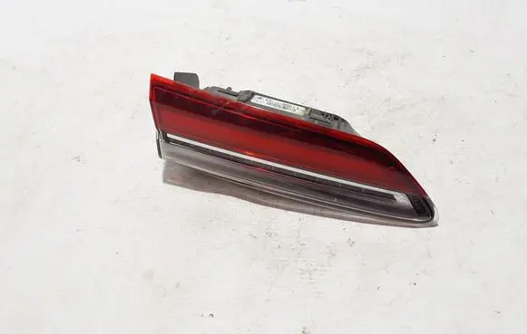 Tailgate rear/tail lights