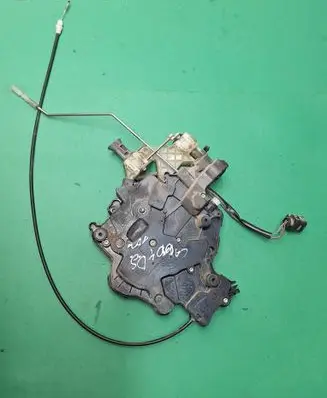 Volkswagen Caddy Sliding door lock 2K5843654C