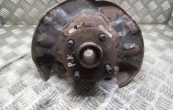 Toyota Corolla Verso AR10 Front wheel hub