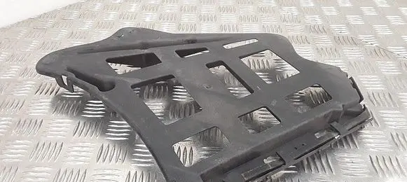Rear bumper mounting bracket