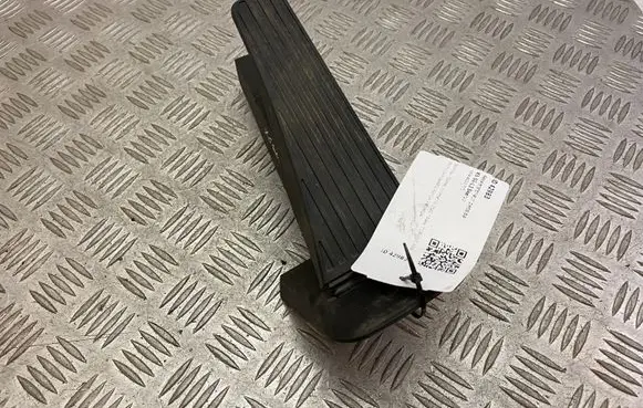 Volvo XC60 Accelerator throttle pedal 32289124