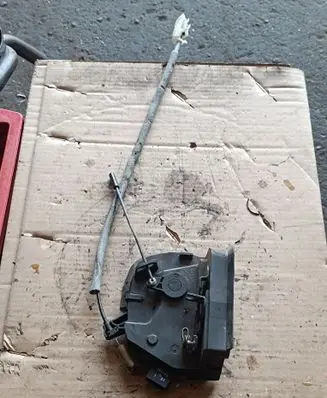 BMW X5 E53 Rear door lock 8402501
