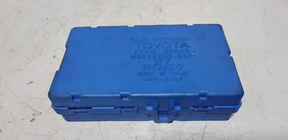 Toyota Corolla E120 E130 Comfort/convenience module 8264102040 MB2323008521