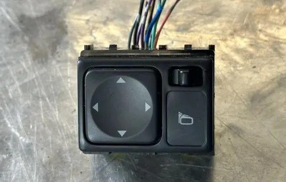 Nissan Juke I F15 Wing mirror switch