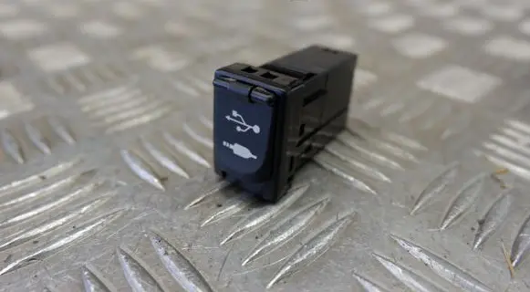 Toyota RAV 4 (XA40) USB socket connector 8619042040
