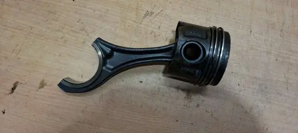 Mercedes-Benz ML W164 Piston with connecting rod 8340E