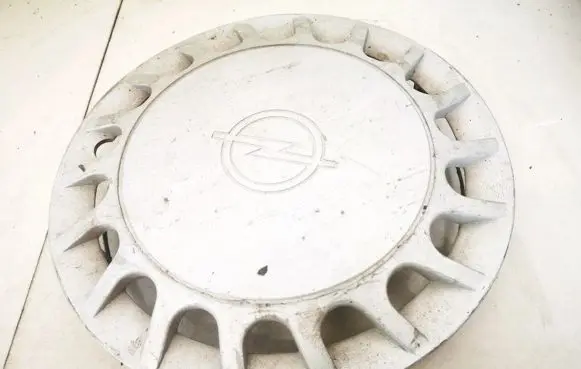 Volkswagen Golf IV R14 wheel hub/cap/trim 