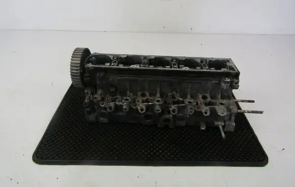 Peugeot 307 Engine head 