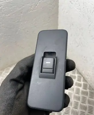 Land Rover Discovery 3 - LR3 Electric window control switch YUD501070PVJ