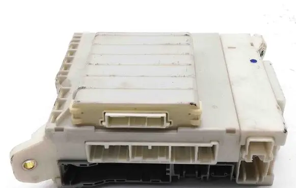 Lexus GS 300 350 430 450H Central body control module 8273030321