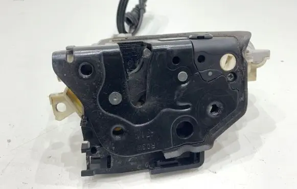 Volkswagen PASSAT B7 Rear door lock 3C4839016A