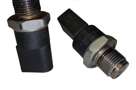 Mercedes-Benz Sprinter W901 W902 W903 W904 Fuel pressure sensor A0051535828