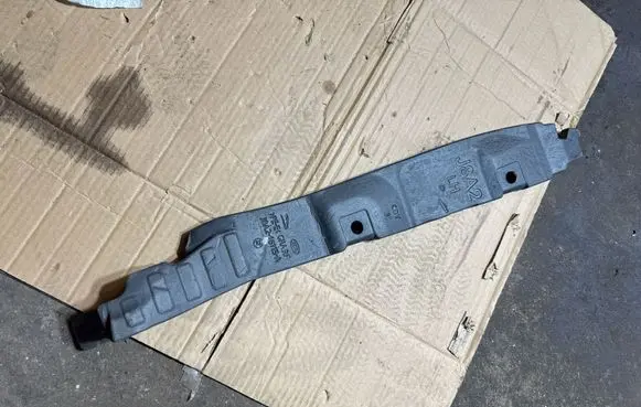 Land Rover Range Rover Velar Fender foam support/seal J8A216115A