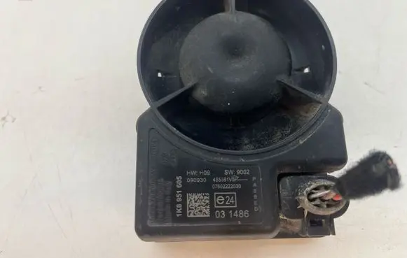 Volkswagen PASSAT B6 Alarm system siren 1K8951605