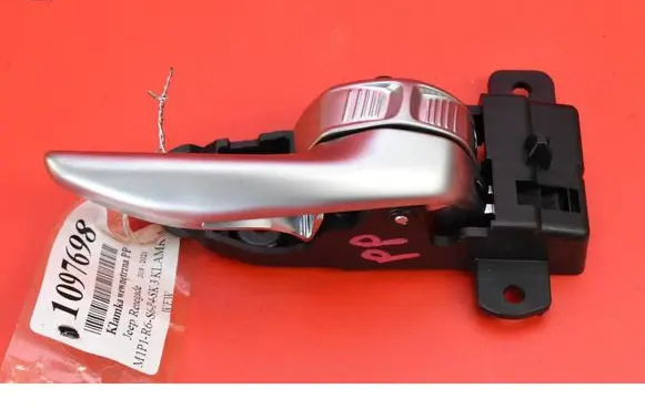 Jeep Renegade Front door interior handle C390