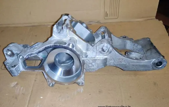 BMW 2 F45 Thermostat housing 8601366