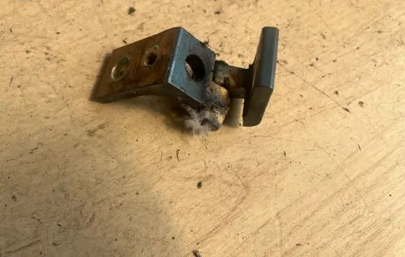 Skoda Octavia Mk2 (1Z) Front door upper hinge 6Y0833402B 6Y0833402C