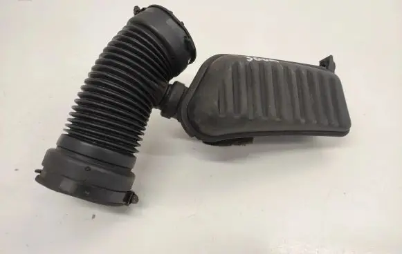 Chrysler 300M Intake resonator 